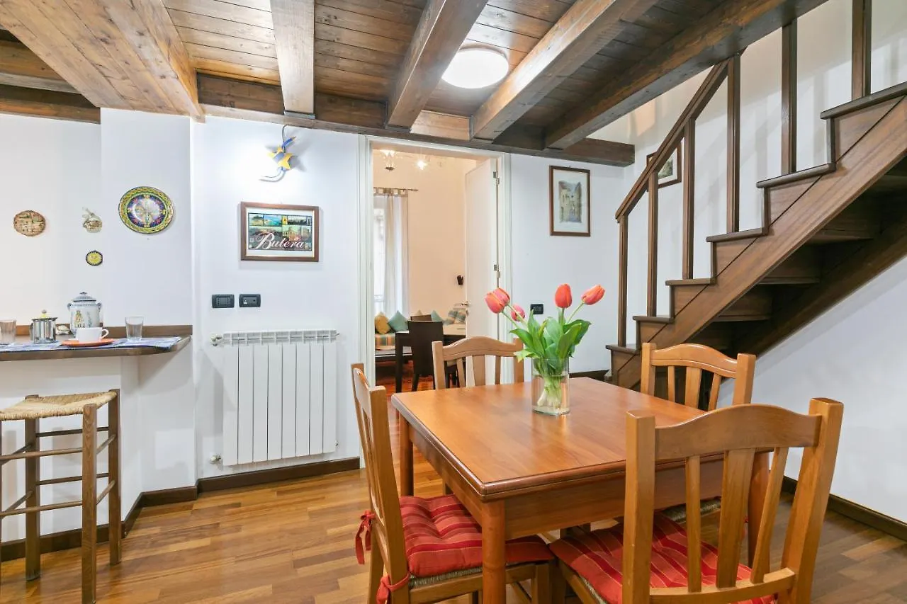 Vittorio Emanuele & Via Roma Colorful Apartment location